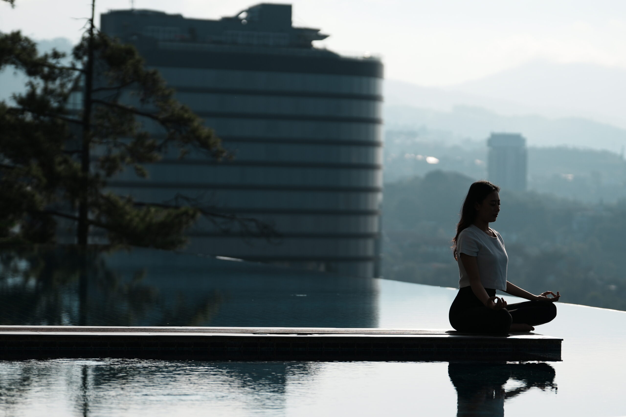 Elegance in Motion: Ketika Postur Tubuh Dimulai dari Otot yang Rileks